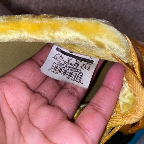 Suede yellow Air Force ones - Picture 2 of 4